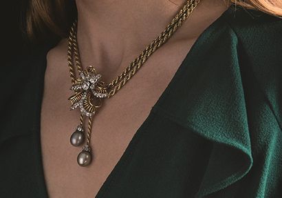 CARTIER 
«PERLES FINES»

Clip «Boucles» Pouvant se porter sur un collier «Draperie»

Diamants...