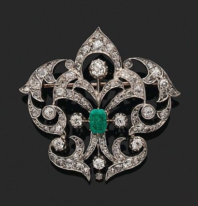 null 
BROCHE «GUIRLANDE» 

Diamants taille ancienne, taille rose, émeraude 

Or 18k...