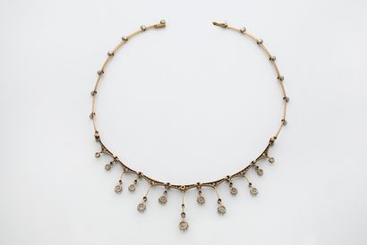null 
NECKLACE "DRAPERY

Old cut diamonds

18k (750) gold

19th century

L. : 37...