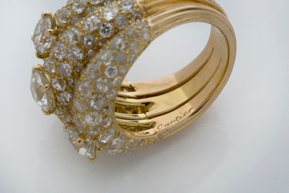 CARTIER 
BAGUE «TROIS GODRONS» 

Diamants ronds tailles brillant et ancienne, or...