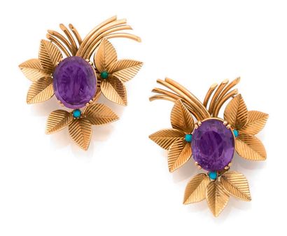 null 
PAIR OF EAR CLIPS "BOUQUET

Amethysts, turquoise and 18k (750) gold

H. : 4.5...