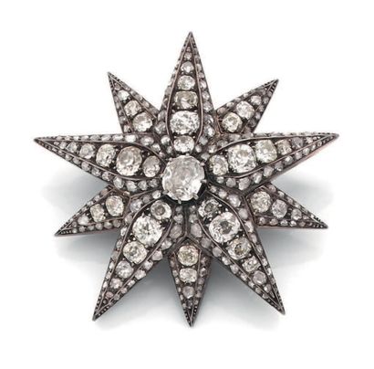 null 
星星 "小册子 

仿古切割钻石和玫瑰花

18K（750）金和银（<800）。

19世纪

尺寸：5 x 5 cm - 重量：28克。28克

...