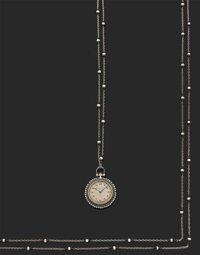 LACLOCHE FRERES 
女生的手表。蓝灰色的珐琅，精美的珍珠。链条为18K（750）金和950铂金。表盘上有签名并有编号。法国作品 - 约1920年。直径：2.9厘米...