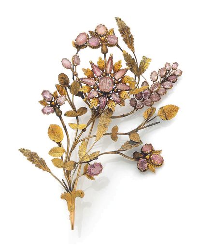 null 
GRANDE BROCHE «FLORALE»

Quartz rose, or 14k (585)

Époque XIXe

Dim. : 13...