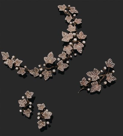 null 
IVY "套装 

项链元件、耳夹和胸针

古董和玫瑰切割钻石，18K（750）金和银（<800）。

夹子高度：约3.5厘米 - 胸针高度：约7....