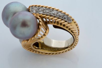 CARTIER 
"FINE PEARLS" 

RING "YOU AND ME

Grey pearls, diamonds, 18k (750) gold

Signed...