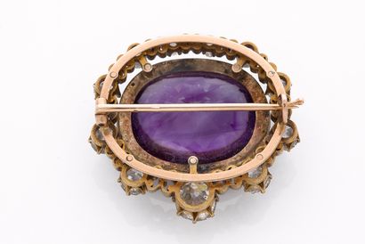 null 
紫水晶胸针

凸圆形紫水晶，老式切割钻石和玫瑰花

14K金（585） 19世纪 

尺寸：3 x 3厘米左右。16.7克



紫水晶、钻石和黄金...