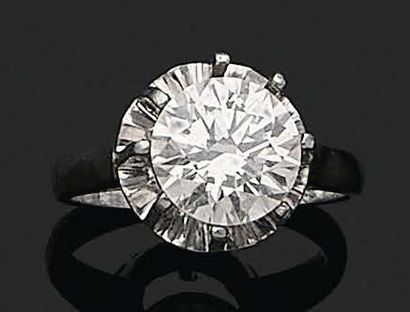 
钻石戒指

圆形明亮式切割钻石

铂金（950）和18K金（750）。

Td。:...