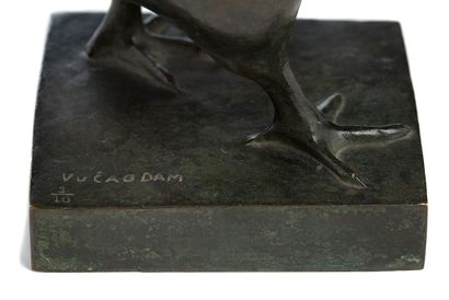 Vũ Cao Đàm (1908-2000) 
Poule

Bronze à patine brune, signé et numéroté 8/10 sur...