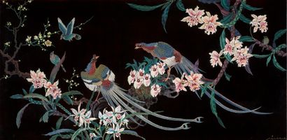 ÉCOLE MODERNE ASIATIQUE DU XXe SIÈCLE 
Composition florale aux oiseaux

Laque, signée...