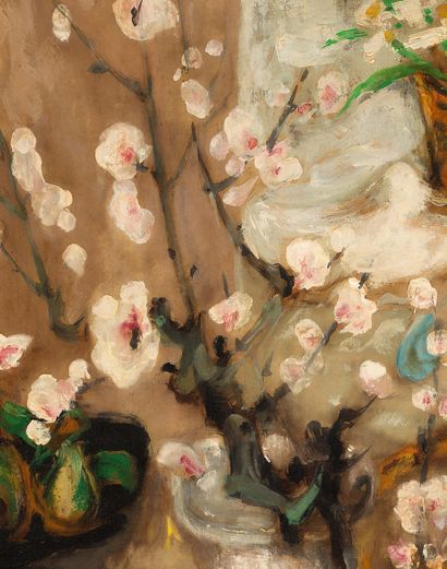 Le Pho (1907-2001) 
*桃花的年轻女孩

丝绸上的油、墨和水粉画，右下角有签名

71 x 44.5 cm - 27 7/8 x 17 1/2...