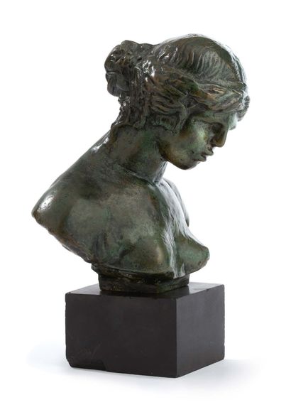 PIERRE-AUGUSTE RENOIR (1841 - 1919) & RICHARD GUINO (1890/1973) 
带面纱的舞者头像（剪影）



带有棕绿色铜锈的青铜器

有签名和编号的...