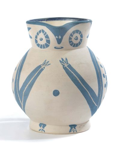 PABLO PICASSO (1881 - 1973) 
LITTLE CHOUETTE [A.R. 82的变体], 1949年
烧制的白陶器，外部有土坯和刻痕装饰，内部上釉
标记...