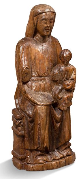 null VIERGE À L'ENFANT en bois sculpté, dos creusé. Assise sur un banc trône, le...