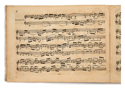 BACH Johann Sebastian (1685 - 1750) J.Seb的所有大调和小调的钢琴前奏曲和赋格曲。巴赫献给音乐学院的出版社。I.部分，包含24首前奏曲和24首赋格曲（巴黎的普通地址；波恩的N.Simrock出版社，[1801]）；四开长卷，97页
...