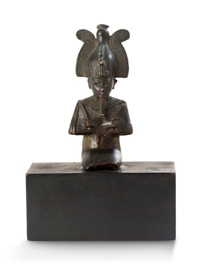 null DIEU OSIRIS assis. Fine représentation en bronze du dieu Osiris assis. Les mains...