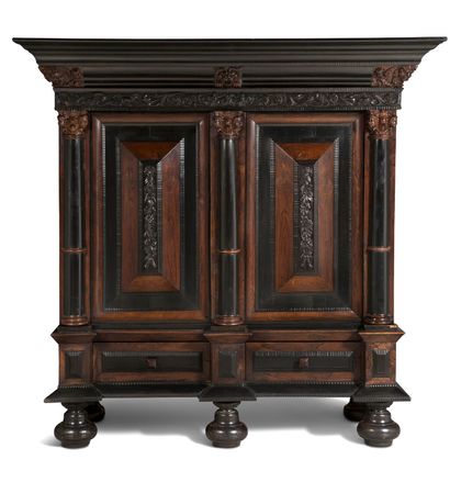 null LARGE KUSSENKAST or Dutch cabinet in rosewood and ebony molded wood carved with...