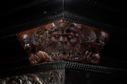 null LARGE KUSSENKAST or Dutch cabinet in rosewood and ebony molded wood carved with...