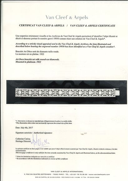 VAN CLEEF & ARPELS BRACELET « RUBAN »
Diamants ronds, platine (950)
Signé et numéroté
L....