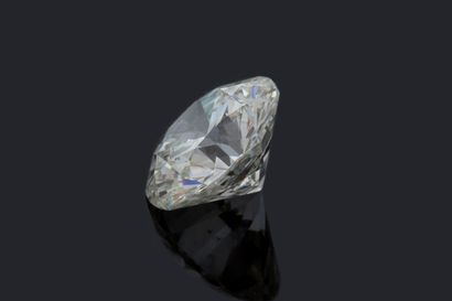 Diamant rond taille brillant 
Accompagné d'un rapport simplifié LFG attestant:

Poids:...