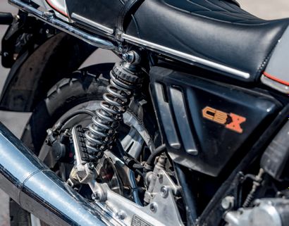 1979 Honda CBX 1000 
摩纳哥的流通许可证

框架编号：CB1-2014542



第一辆超过100马力的量产摩托车

神话般的6缸发动机

低于16000公里

非常好的原始状态

修复的座椅，新轮胎

CBX...