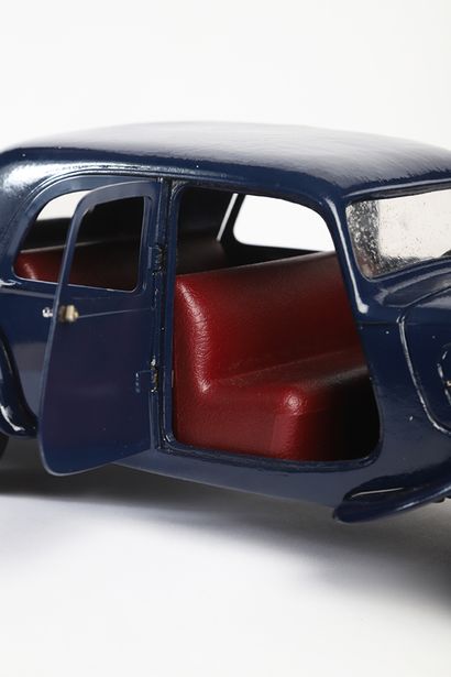 null J.P. FONTENELLE

Citroën Traction 11A of 1936

Injected metal, sheet metal and...
