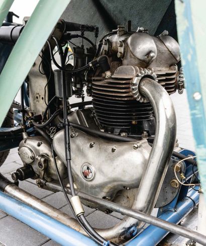 Circa 1960 RACER 500-3 VIOLET 
无产权出售的竞争车



由《汽车》杂志发起的公式

由工程师、前汽车司机和自行车专家Marcel...