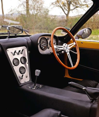 1964 DE TOMASO VALLELUNGA 
英文流通许可证

底盘编号VLD 1611



意大利传奇品牌的第一款车型

罕见的原始双凸轮发动机

从一开始就知道的历史

愉快而高效的汽车，技术源于赛车

市场上独一无二



1959年，这位不可一世的阿根廷车手和商人亚历杭德罗-德-托马索在意大利创立了自己的品牌，此前他曾在南美和意大利从事过短暂的车手生涯，尤其是在玛莎拉蒂和奥斯卡的车轮下。在几辆专门用于赛车的汽车之后，他决定开始与福特合作制造公路汽车。这家底特律巨头未能买下法拉利，想进行报复，并试图在自己的地盘上与il...