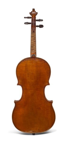 null 18世纪末的法国小提琴，F.Sirjean的作品，从挡板上可以看到制作者的铁印。
顶部有轻微的修复。359毫米。