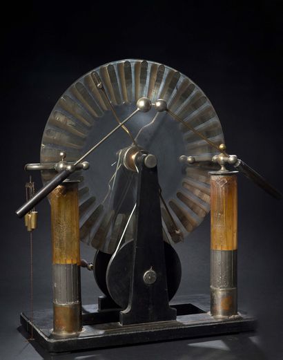null Wimshurst machine
In glass and metal, the base in blackened wood
H. 62 x W....