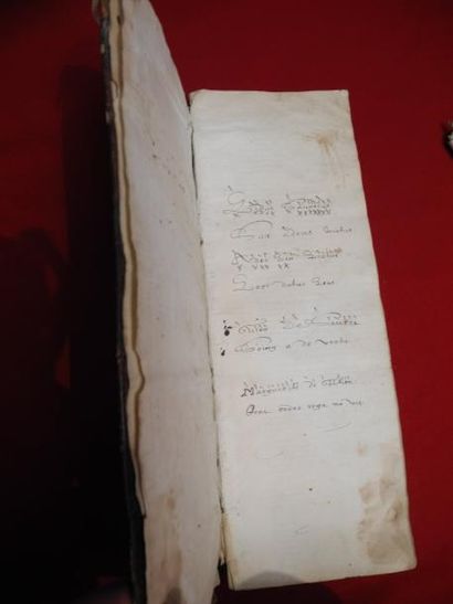 null Copie d'actes fin XVe. 1 vol. in-folio étroit. 39 x 14,5 cm. Plein veau d'époque,...