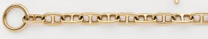 HERMES Bracelet articulé à maille de chaine d'ancre en or jaune. Trace de signature...