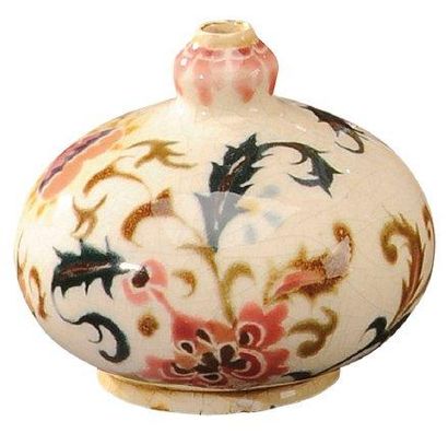 VILMOS ZSOLNAY (1840-1900) Petit vase à panse bombée et col renflé en céramique à...