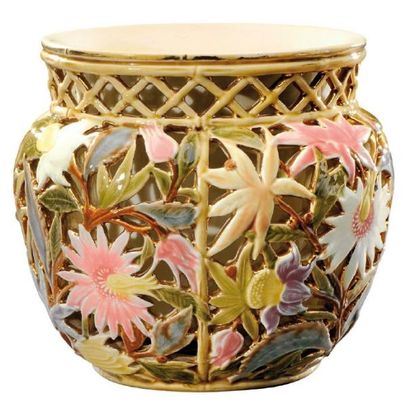 VILMOS ZSOLNAY (1840-1900) Vase à panse bombée et col évasé en ceramique émaillée...