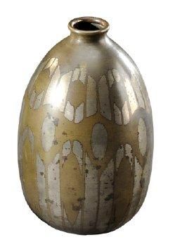 FERNAND GRANGE (XXème) Petit vase de forme ovoïde à petit col évasé en dinanderie...