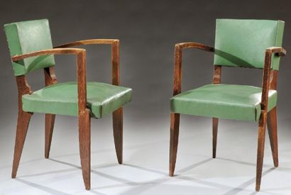 PAUL DUPRE-LAFON (1900-1971) Paire de fauteuils en chêne cérusé à dossier cintré...
