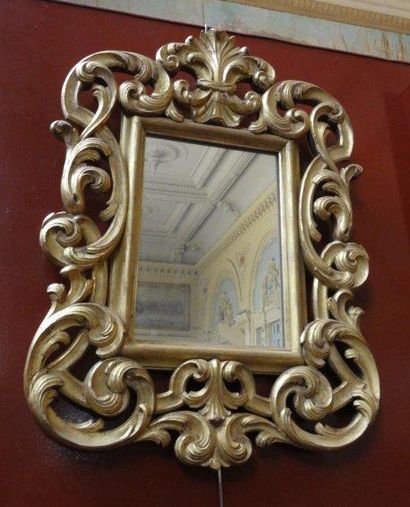 null Miroir en bois sculpté doré dans le goût italien