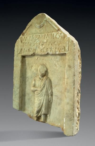 null STELE Marbre blanc H. 30,5 cm: L. 18,3 cm: l.: 9,5 cm Grèce - I-IIème siècle...