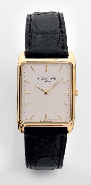 PATEK PHILIPPE «Gondolo» Réf 3803 Montre bracelet en or jaune, cadran argent de forme...
