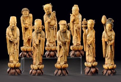 CHINE Suite de huit sujets en ivoire sculpté représentant huit sages chinois avec...