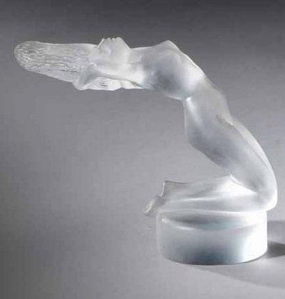 LALIQUE FRANCE Statuette «Chrysis» en verre blanc moulé-pressé satiné. Signature...
