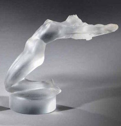 LALIQUE FRANCE Statuette «Chrysis» en verre blanc moulé-pressé satiné. Signature...