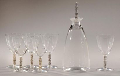 RENE LALIQUE (1860-1945) Service comprenant une carafe et six verres modèle «Thann»...