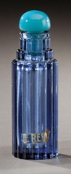 RENE LALIQUE (1860-1945) Petit flacon «Je reviens» pour Worth en verre bleu soufflé-moulé....