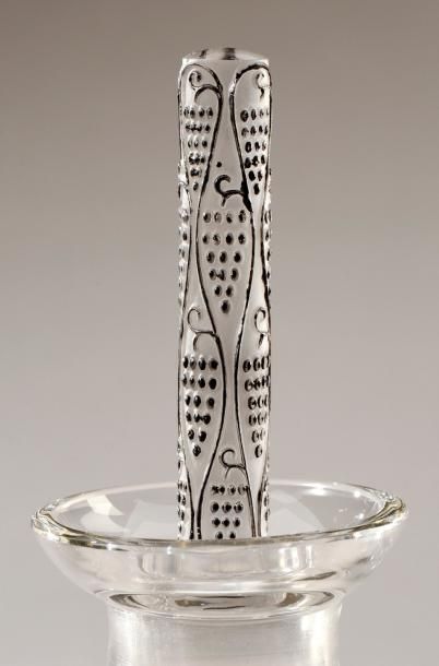 RENE LALIQUE (1860-1945) Service comprenant une carafe et six verres modèle «Thann»...