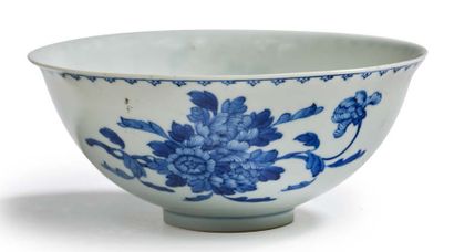 CHINE POUR LE VIETNAM PÉRIODE GUANGXU (1875 - 1908) 
Bol en porcelaine bleu-blanc...