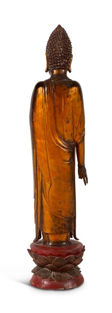 VIETNAMXIXe SIÈCLE Grande statuette de bouddha en bois laqué et anciennement doré...