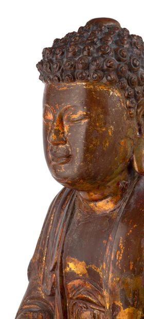 VIETNAM XVIIIE - XIXE SIÈCLE 
Statuette de bouddha en bois laqué et anciennement...