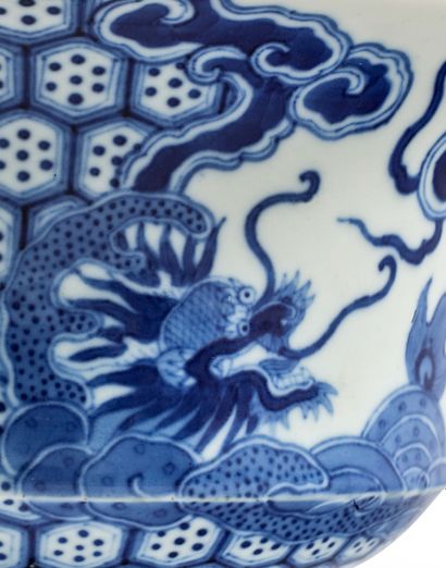 CHINE POUR LE VIETNAM PÉRIODE THIÊU TRI (1841 - 1847) 
Important bol en porcelaine...