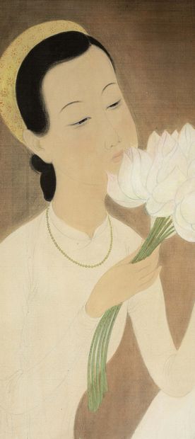 MAI TRUNG THỨ (1906-1980) 
年轻的女人在布置荷花，1943年 

丝绸上的水墨和色彩，左下方有签名和日期

59.6 x 43 cm -...